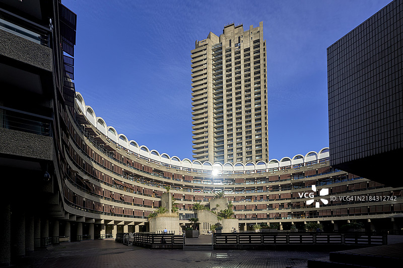 伦敦巴比肯住宅建筑群位于伦敦市中心图片素材