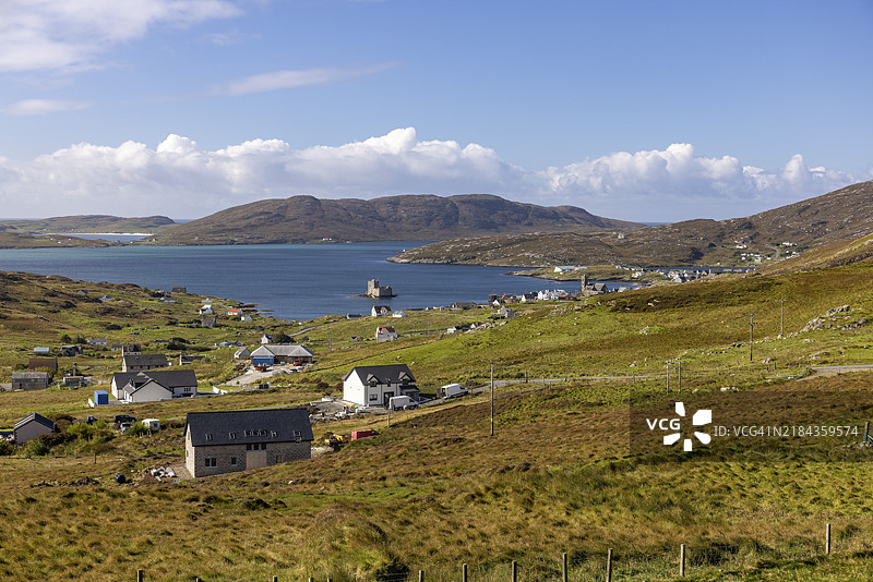 基西穆尔城堡，位于苏格兰外赫布里底群岛巴拉岛的海湾中的废墟城堡，城堡湾。图片素材