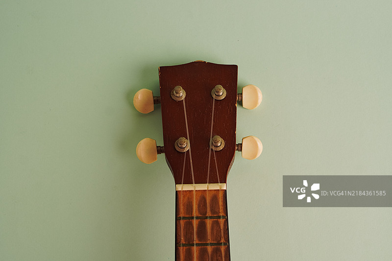 尤克里里琴头和弦线特写图片素材