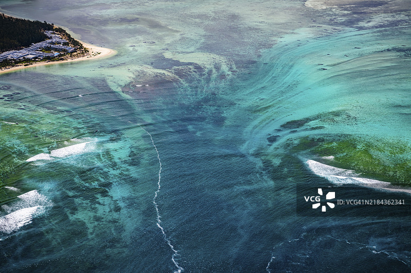 水下瀑布，光学幻觉，自然现象，鸟瞰图，礁石，珊瑚礁，边缘礁，勒莫尔布拉班特，南海岸，印度洋，岛屿，毛里求斯，非洲图片素材