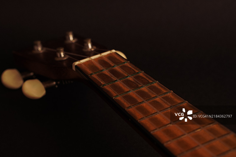尤克里里琴头和弦线特写图片素材