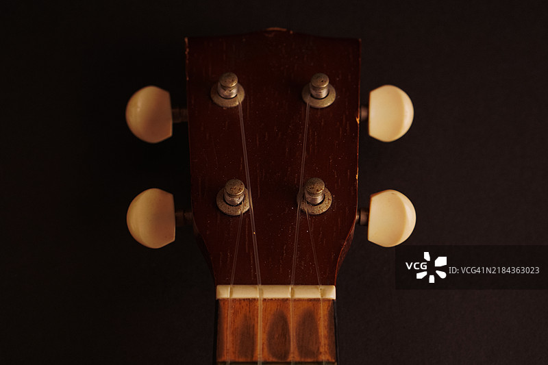 尤克里里琴头和弦线特写图片素材