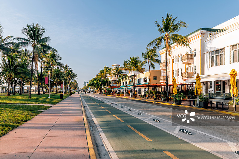 阳光明媚的早晨，迈阿密海滩的海洋大道，佛罗里达州，美国图片素材