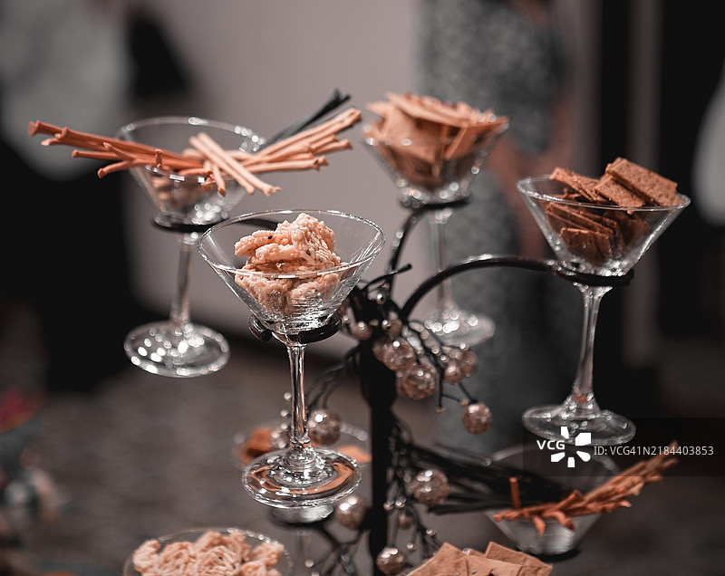 孟买，马哈拉施特拉邦，印度桌子上的装饰特写图片素材