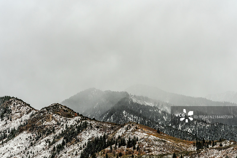 盐湖城，犹他州，美国，雪山与天空的美丽景色图片素材