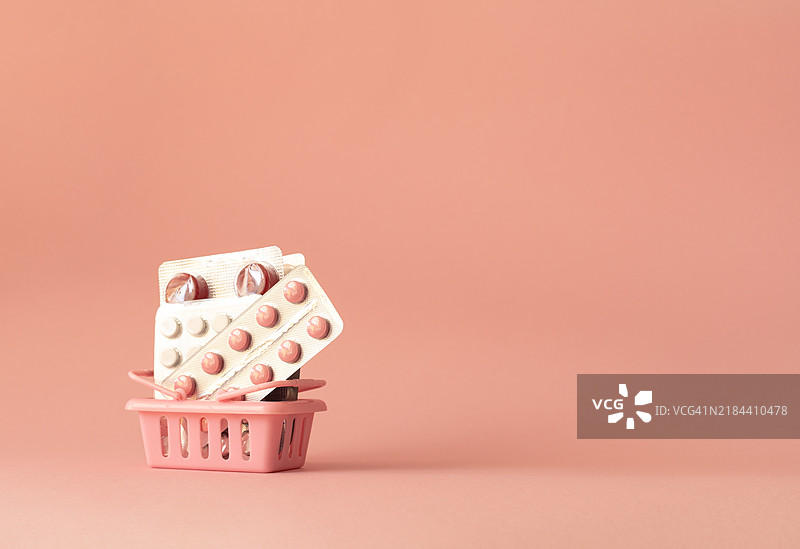 购物车中的药片和药泡，医疗概念，健康护理，留白空间图片素材