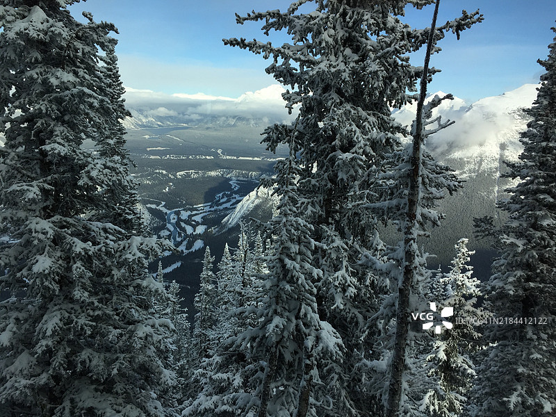 加拿大雪山与天空的美丽景色图片素材