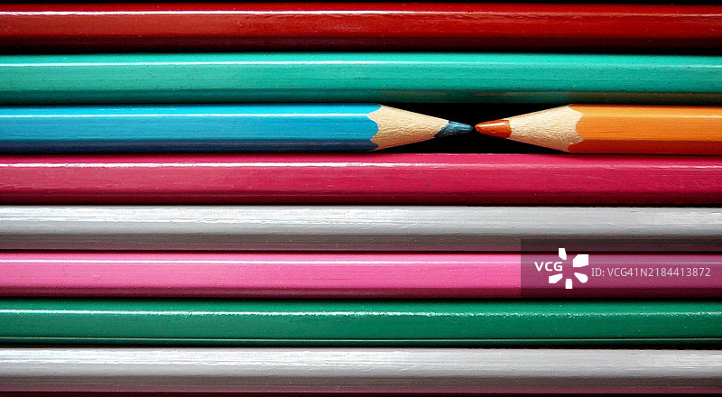 多色铅笔的特写镜头图片素材