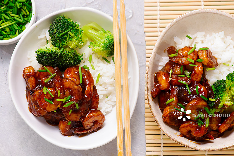 虾仁配酱油蜂蜜酱、米饭和西兰花图片素材