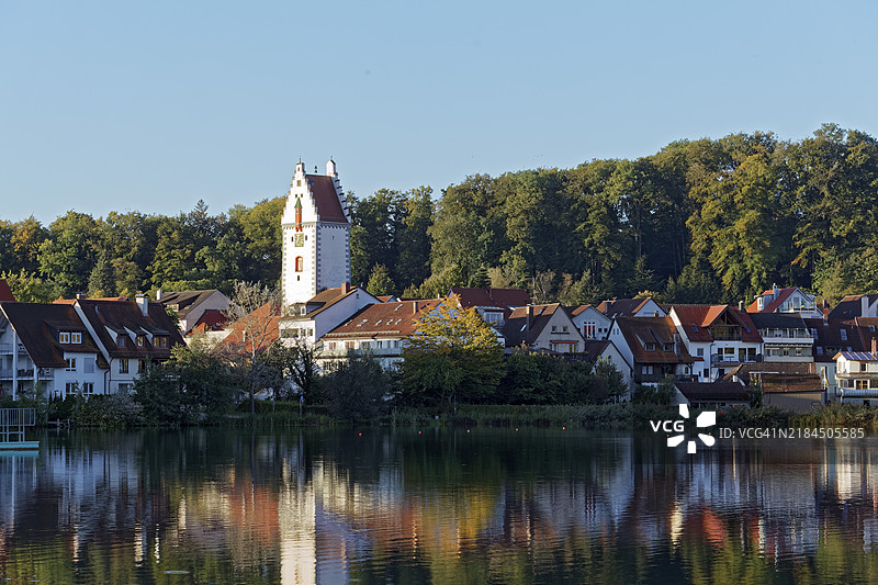 老城与维尔扎赫门，俯瞰镇湖，晨光，巴德森林湖，上施瓦本，巴登-符腾堡，德国，欧洲图片素材