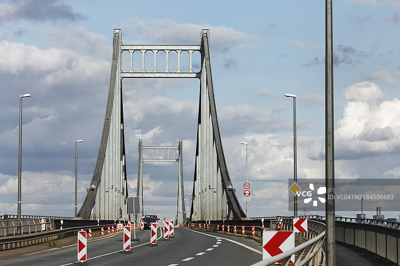 克雷费尔德-乌尔丁根桥与施工现场,克雷费尔德莱茵桥,1936年铁路桥,克雷费尔德,北莱茵-威斯特法伦,德国,欧洲图片素材