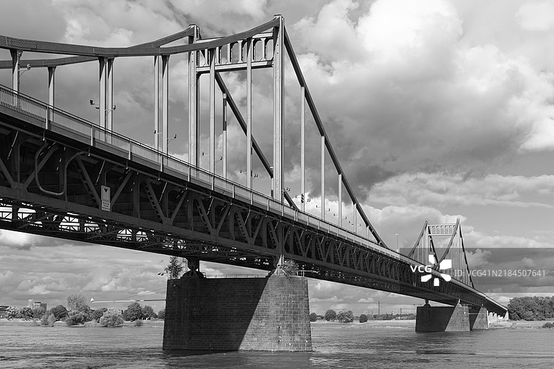 克雷费尔德-乌尔丁根桥,克雷费尔德莱茵桥,1936年铁路桥,克雷费尔德,北莱茵-威斯特法伦,德国,欧洲图片素材