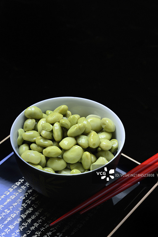 毛豆，未成熟的大豆，学名：Glycine max图片素材