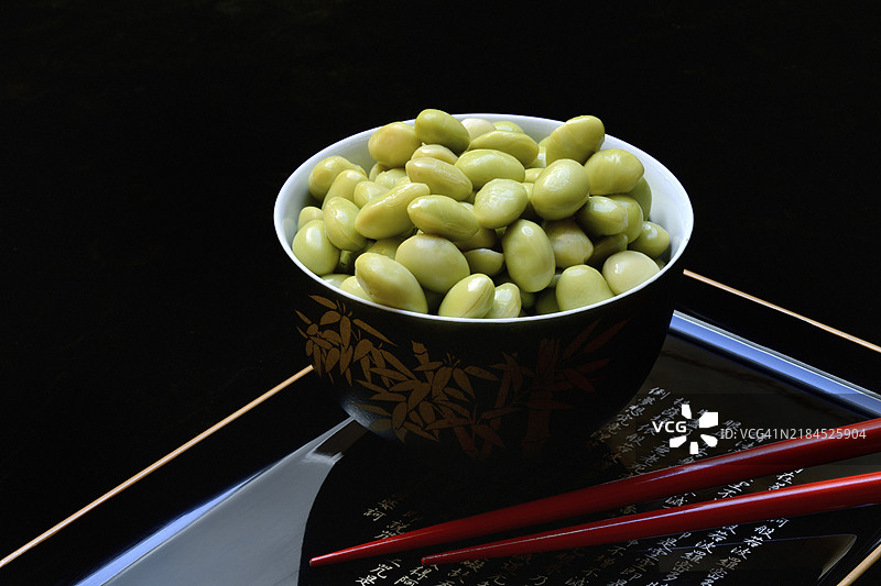 毛豆，未成熟的大豆，学名：Glycine max图片素材