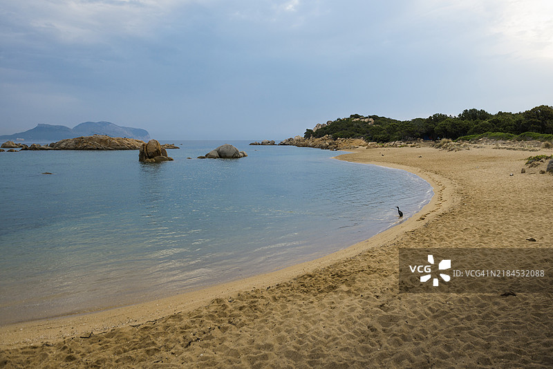 孤独的海滩与花岗岩岩石,日出,波尔图曼祖海滩,卡波切拉索,靠近奥尔比亚,撒丁岛,意大利,欧洲图片素材