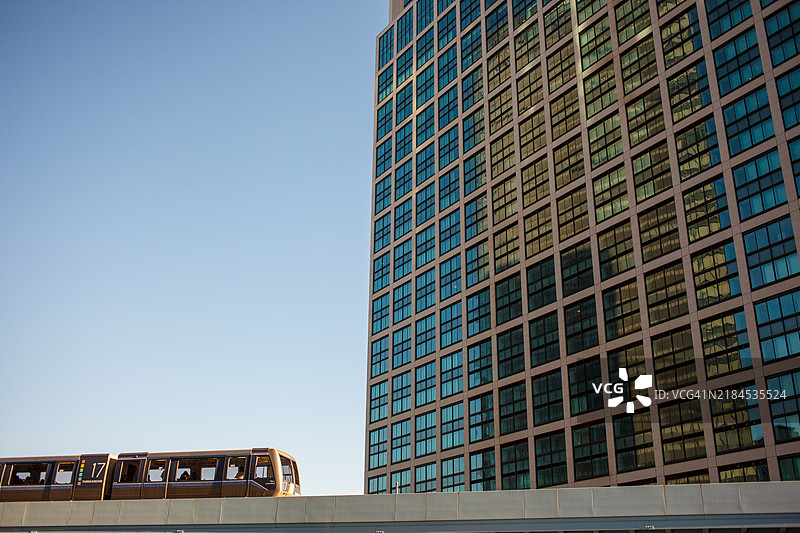 东京的火车和建筑图片素材