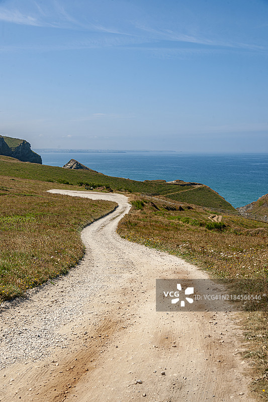 康沃尔，丁塔杰尔城堡附近的海景图片素材