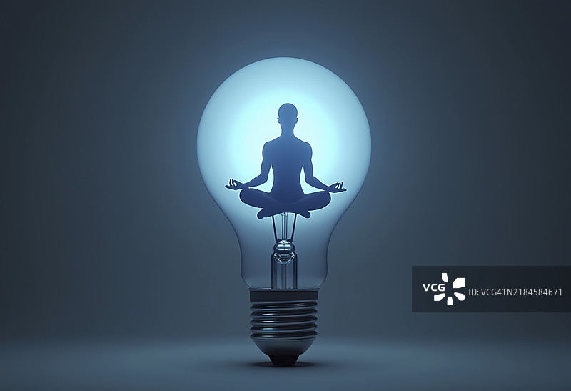 一个发光的灯泡，内部有一个蓝色轮廓的人物以冥想姿势坐在玻璃灯泡内，背景为灰色。图片素材