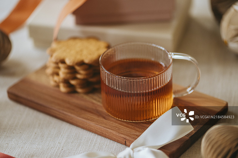 圣诞节的热红酒配姜饼饼干图片素材