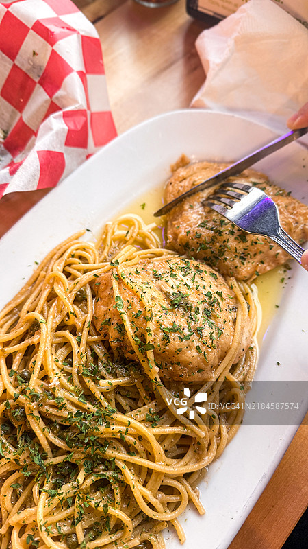 盘子里的面条特写，田纳西州纳什维尔，美国图片素材