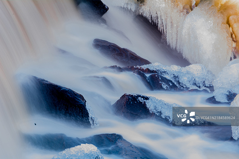 瑞典达拉尔纳的瀑布美景图片素材