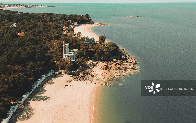 法国诺伊尔穆捷海滩的鸟瞰图图片素材