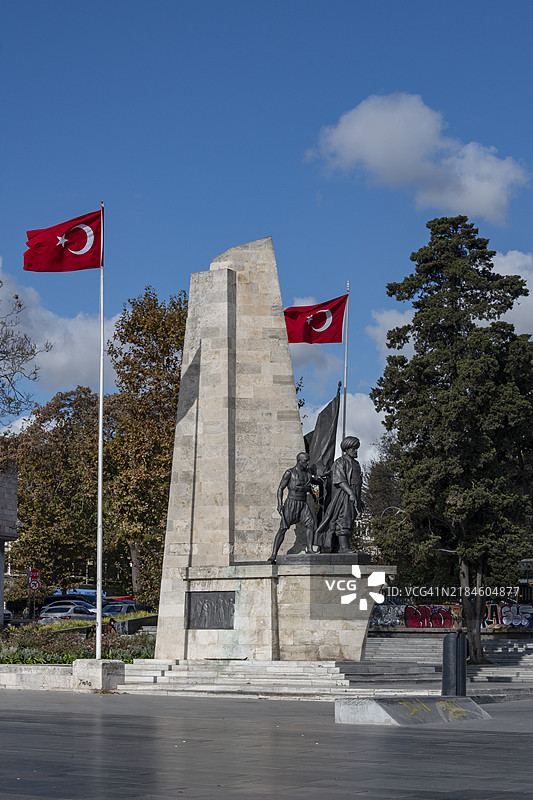 伊斯坦布尔土耳其贝西克塔斯广场的巴巴罗萨海雷丁帕夏雕像图片素材