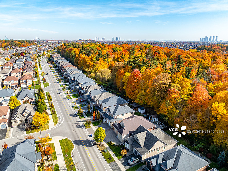 加拿大沃恩伍德布里奇的松村大道的维洛尔村和科特赖特保护中心图片素材
