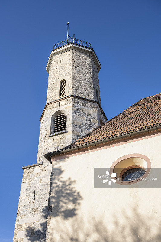 德国巴登-符腾堡州图特林根区斯派兴根镇上方985米高的三位一体山上的圣三位一体罗马天主教教堂，朝圣教堂图片素材