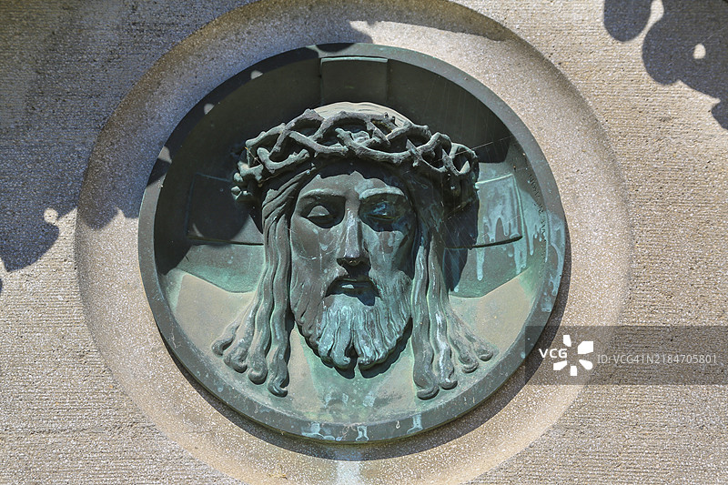 基督肖像,耶稣戴着荆棘冠冕,浮雕,纪念,纪念奥伯施塔特教堂和戈特萨克尔,位于罗马塔脚下的纪念石,奥伯施塔特塔,上塔,高塔,海格洛赫,佐伦阿尔布kreis,巴登-符腾堡图片素材