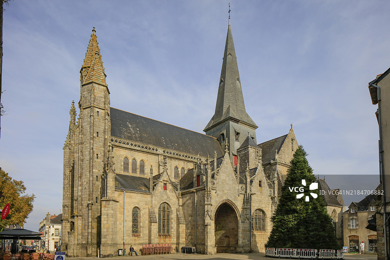 圣奥班教堂，法国卢瓦尔河大区格兰德中世纪小镇，卢瓦尔河大区，欧洲图片素材