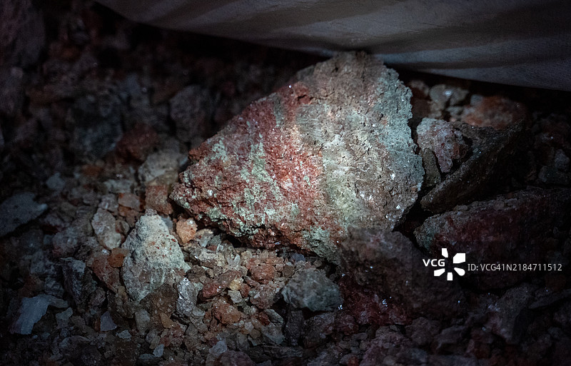 钾盐矿中一块矿石的特写镜头图片素材