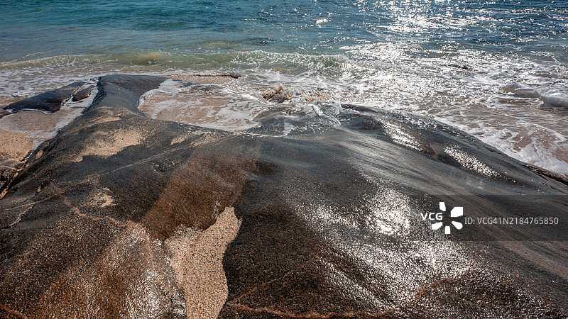 尼萨博斯特海滩的破浪图片素材