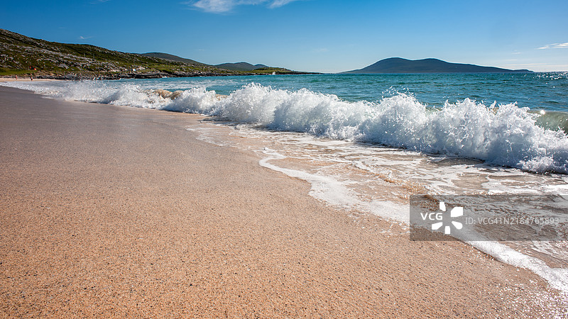 尼萨博斯特海滩的破浪。哈里斯岛。图片素材