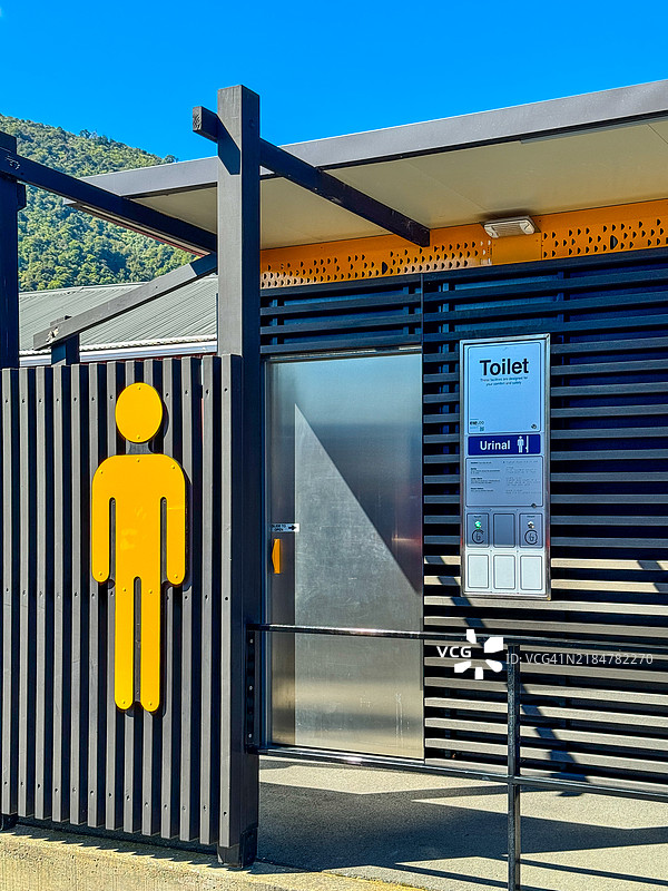 皮克顿的现代公共厕所设施图片素材