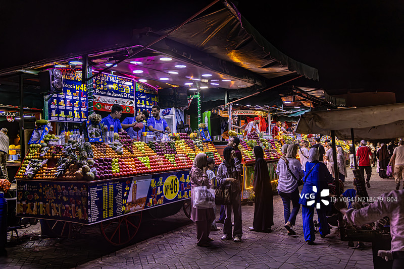 马拉喀什杰马艾尔法纳广场热闹的夜市图片素材