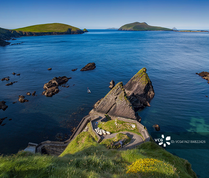 爱尔兰凯里郡的杜恩基恩码头（Cé Dhún Chaoin）图片素材