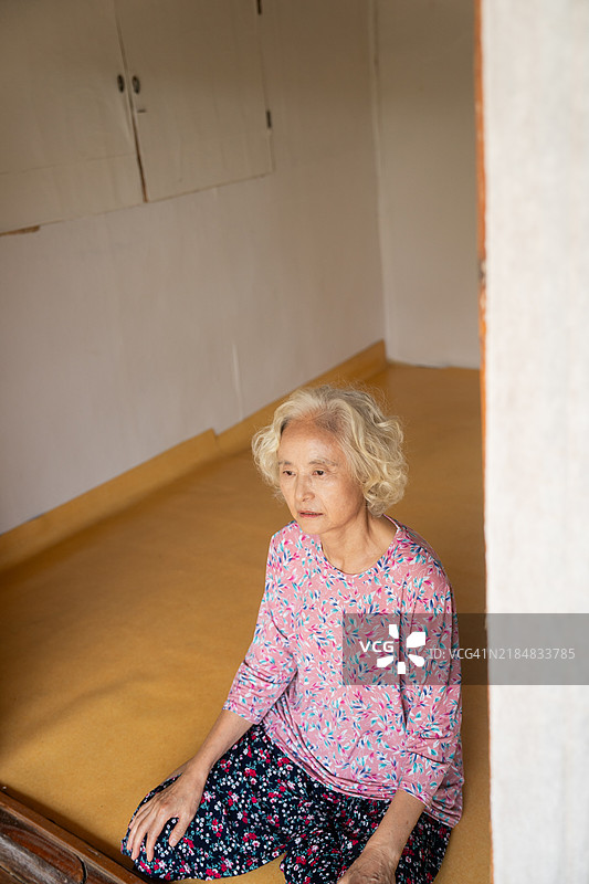 独居的老年女性，老年人，痴呆，孤独感图片素材