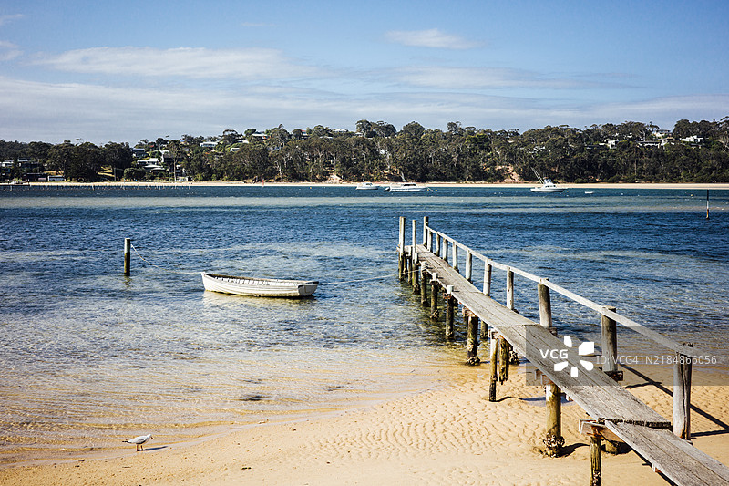 湖泊、码头、步道、船图片素材