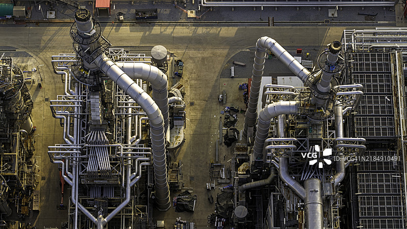 大型石化厂的鸟瞰图。图片素材