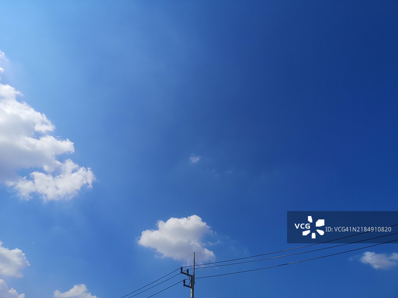 蓝天上的白云图片素材