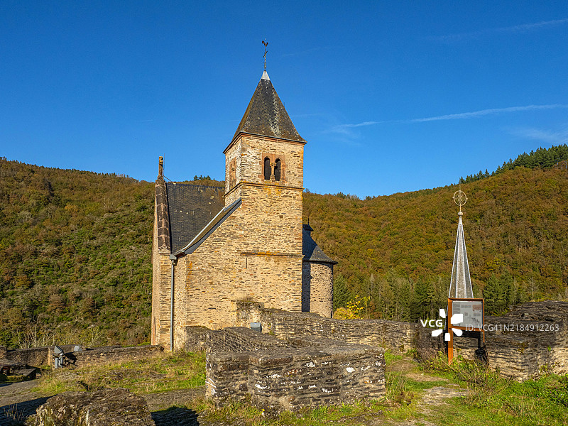 卢森堡大公国迪基希区威尔茨区埃施-苏尔-苏尔的城堡教堂，阿登地区，贝尔哈克国家，贝尔哈克国家。图片素材
