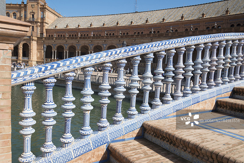 西班牙塞维利亚西班牙广场的陶瓷栏杆细节视图图片素材