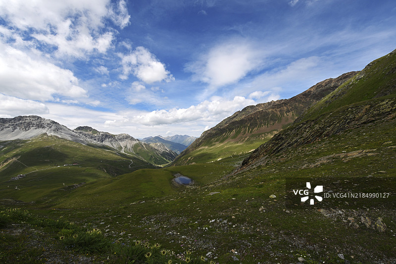 夏季的山脉全景，斯特尔维奥山口，斯特尔维奥国家公园，斯特尔维奥，南蒂罗尔，特伦蒂诺-阿尔托阿迪杰，意大利，欧洲图片素材