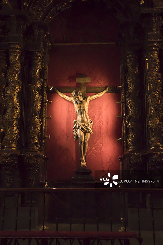 马德里圣母卡门与圣路易斯教堂的信仰圣基督图片素材