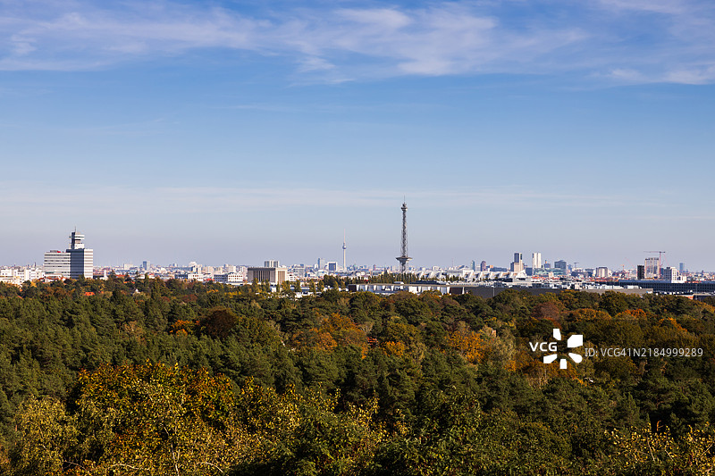 柏林全市天际线，包含电视塔和广播塔图片素材