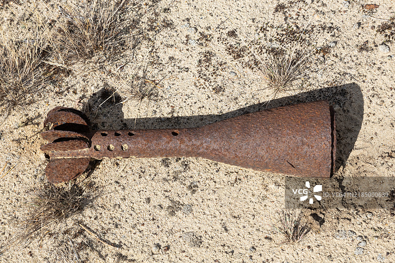 一部分生锈的旧手榴弹图片素材