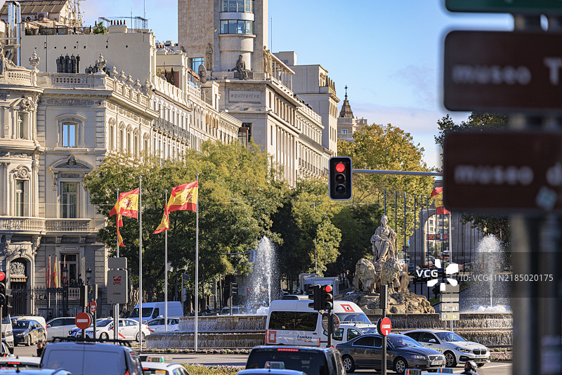 西贝莱斯广场的历史优雅与城市活力图片素材