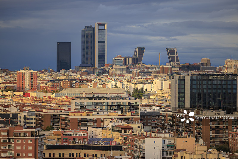 马德里四塔和欧洲门的鸟瞰图图片素材