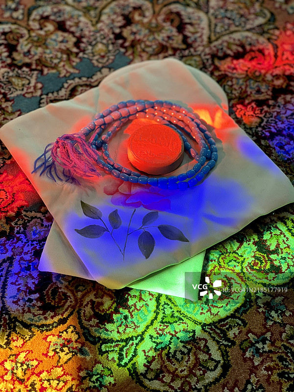 在清真寺祈祷图片素材